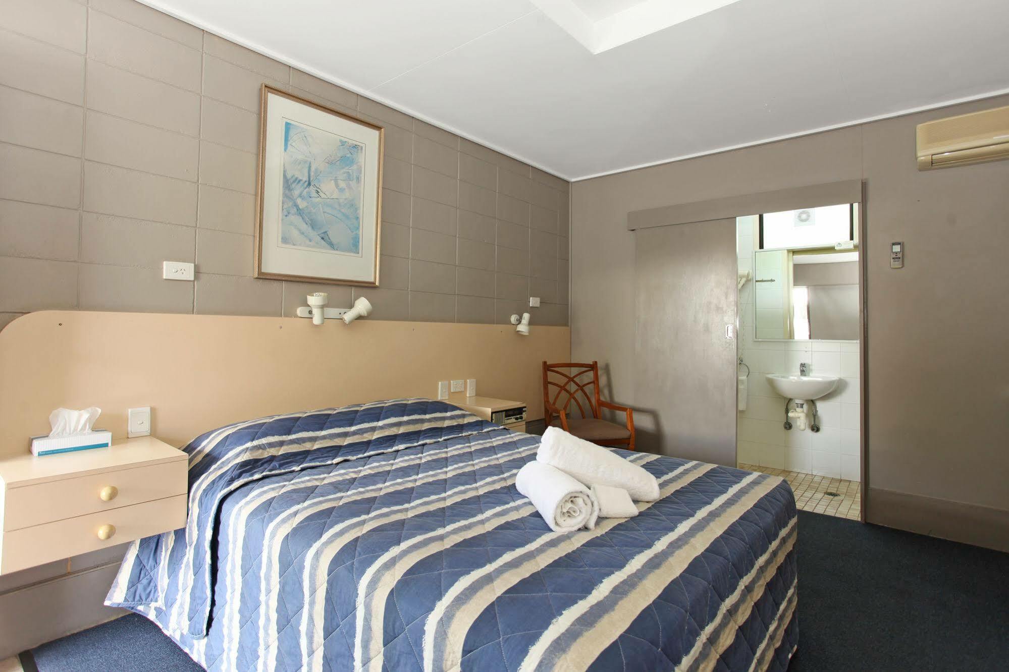 Tandara Hotel Motel Sarina Ngoại thất bức ảnh