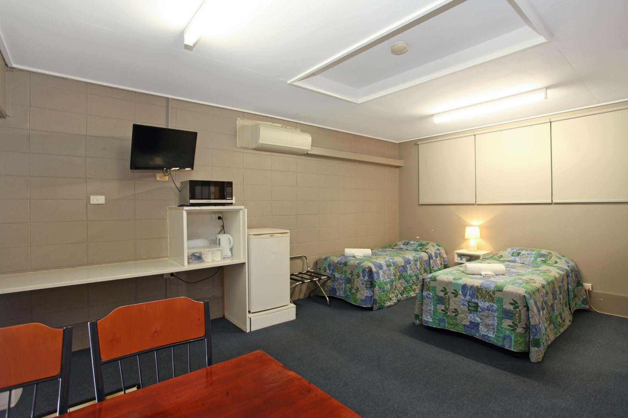 Tandara Hotel Motel Sarina Ngoại thất bức ảnh