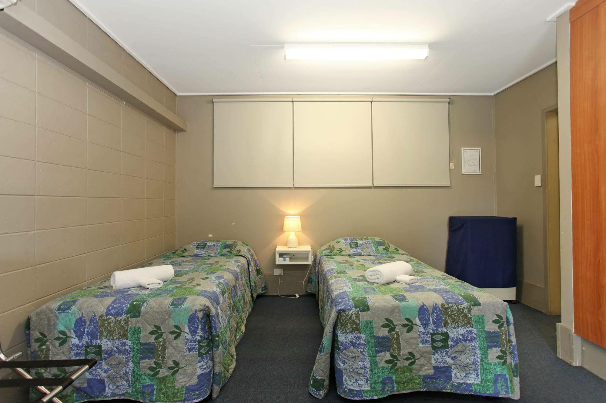 Tandara Hotel Motel Sarina Ngoại thất bức ảnh